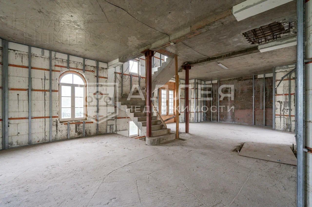 4-этажный таунхаус 362.6 м² без отделки