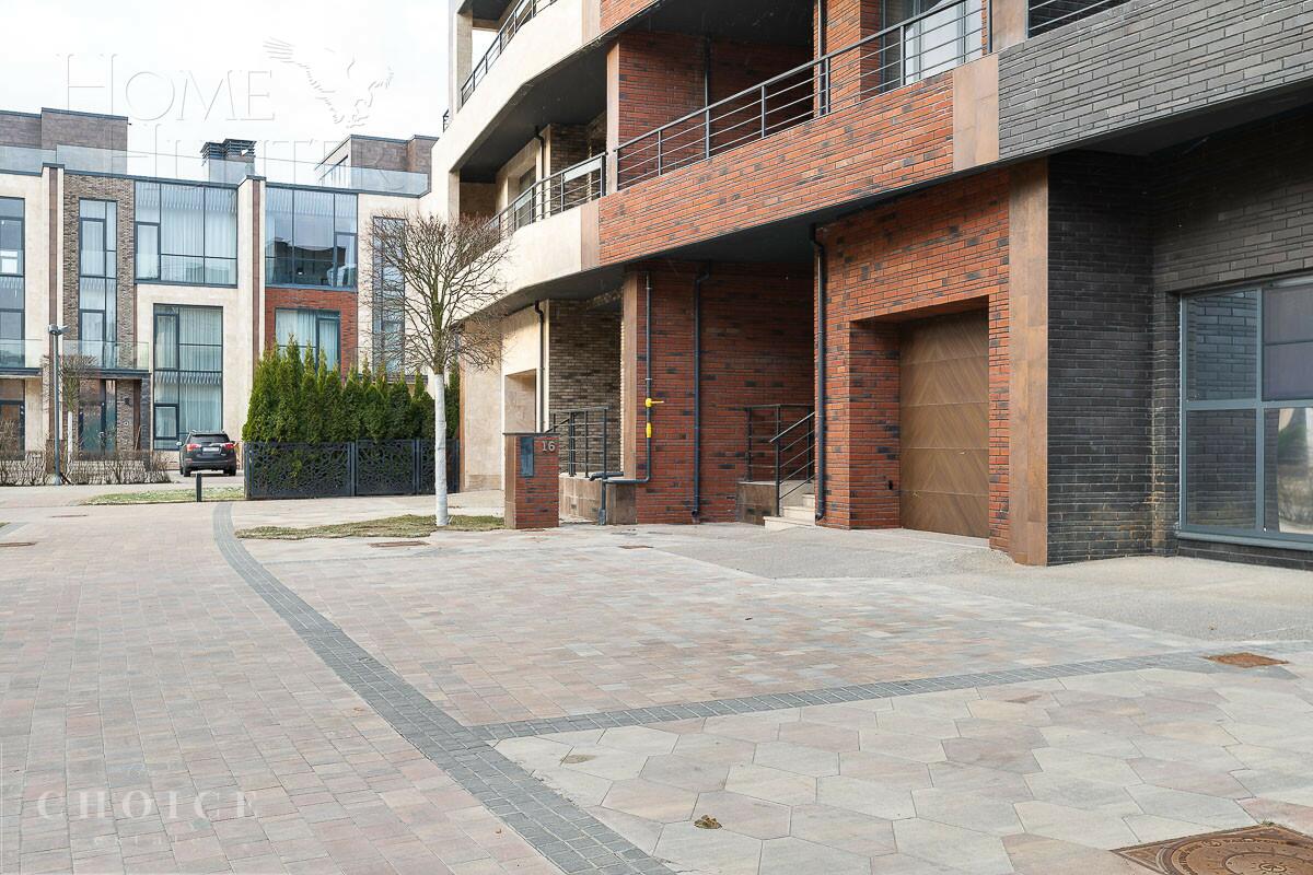 3-этажный таунхаус 244 м² без отделки