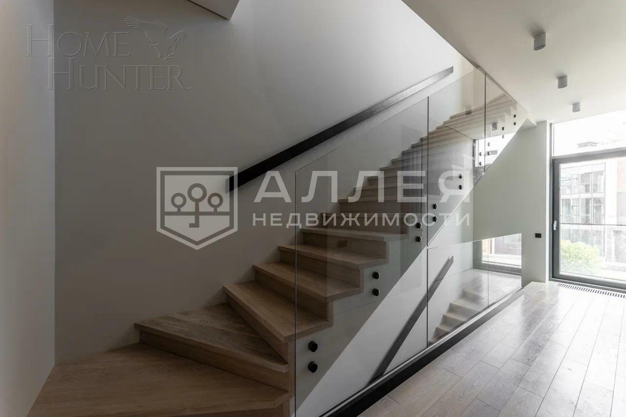 3-этажный таунхаус 244 м² с отделкой