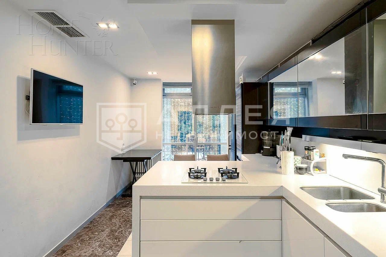 3-этажный таунхаус 350 м² с отделкой