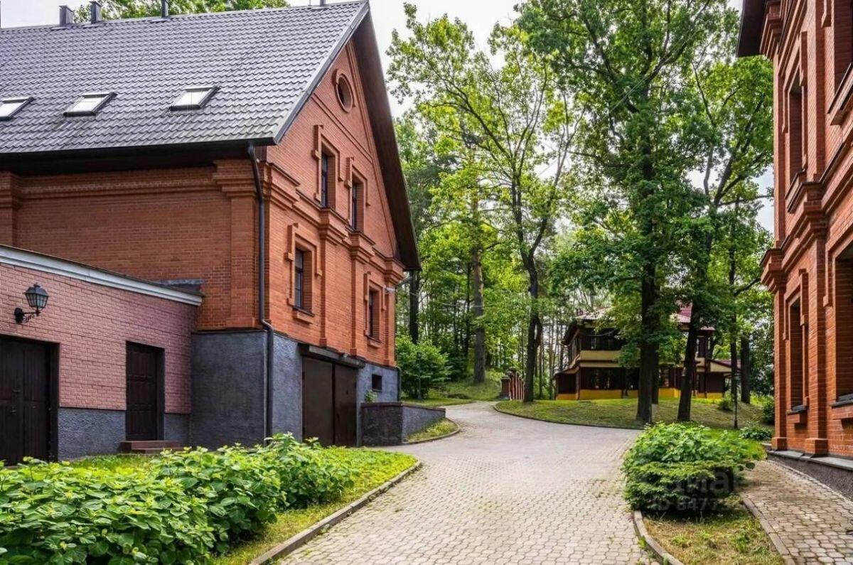 3-этажный коттедж 1 600 м² с отделкой