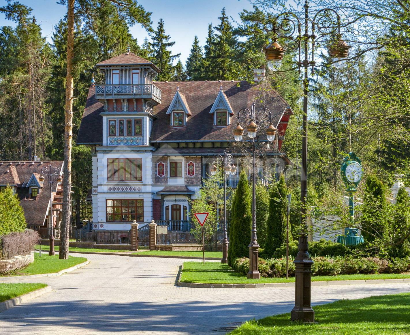 3-этажный коттедж 697 м² с отделкой