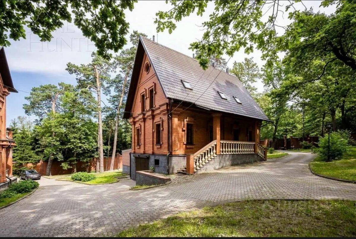 3-этажный коттедж 1 600 м² с отделкой