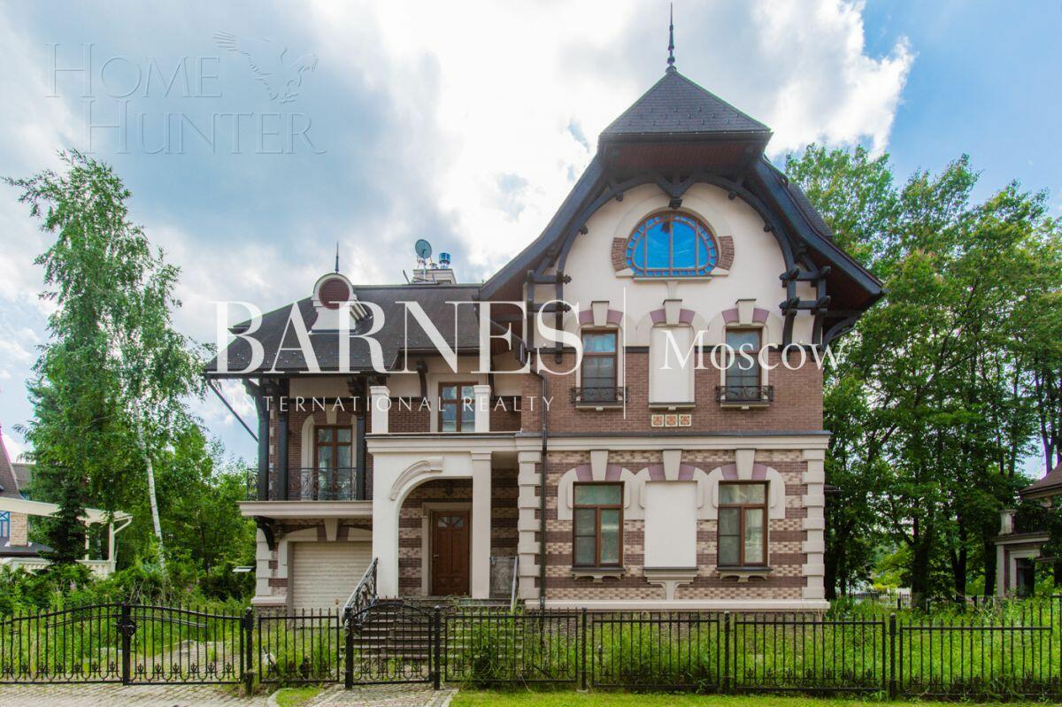 3-этажный коттедж 404 м² без отделки