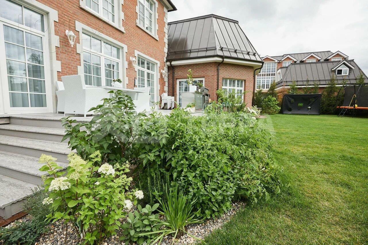 3-этажный коттедж 550 м² с отделкой