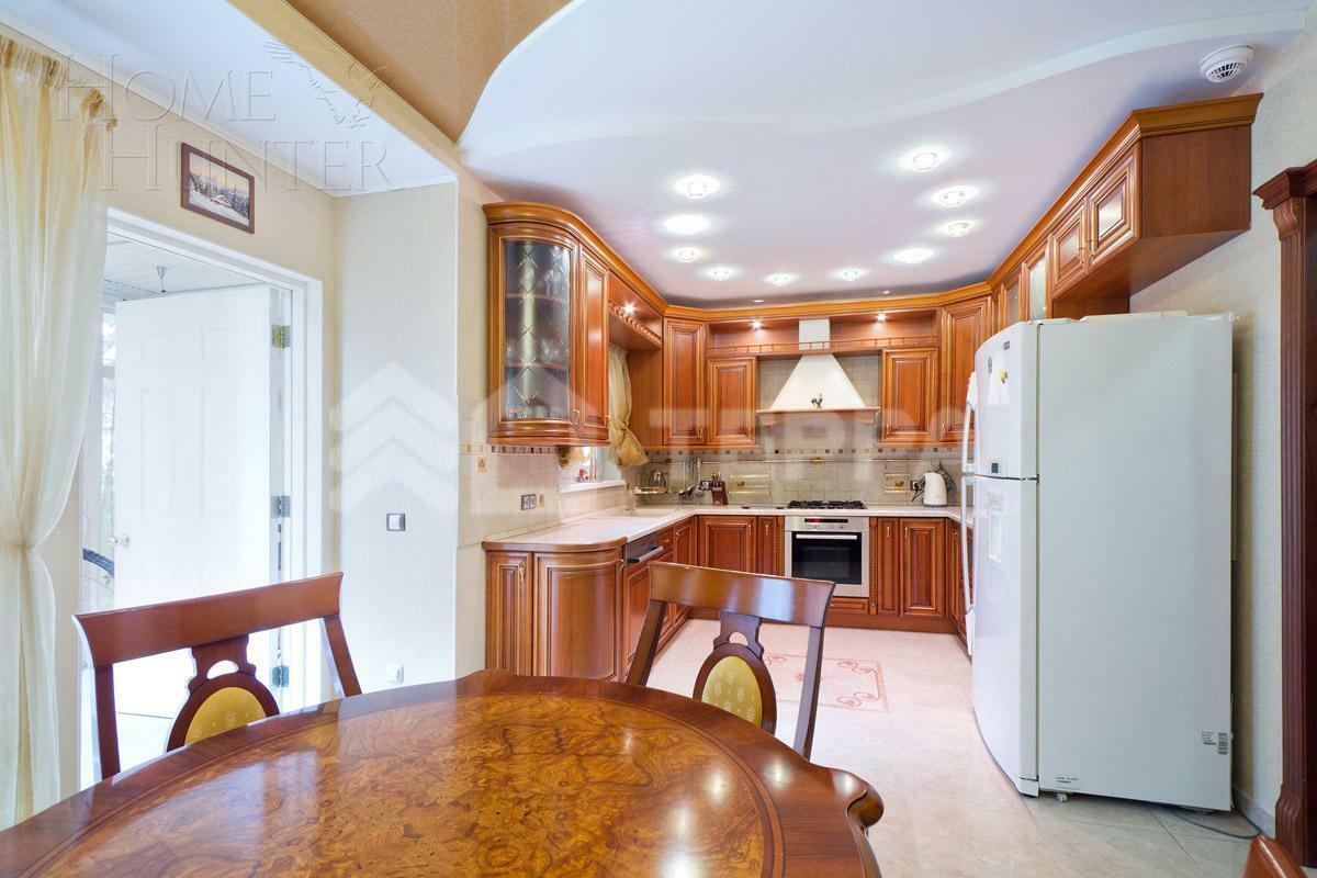 2-этажный коттедж 300 м² с отделкой