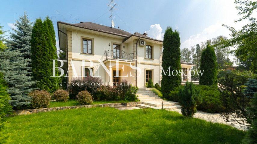 2-этажный коттедж 650 м² с отделкой