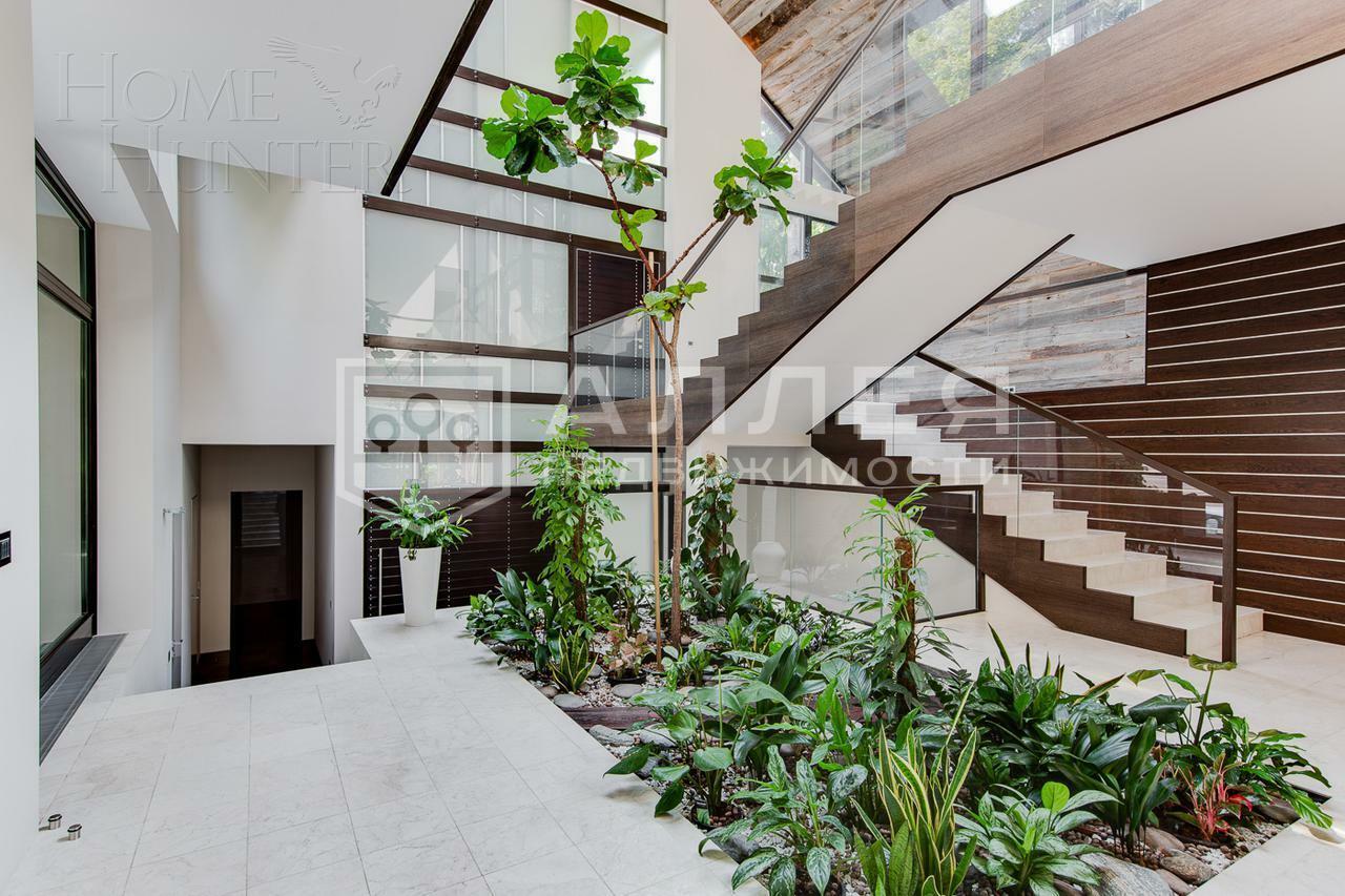 4-этажный коттедж 1 100 м² с отделкой