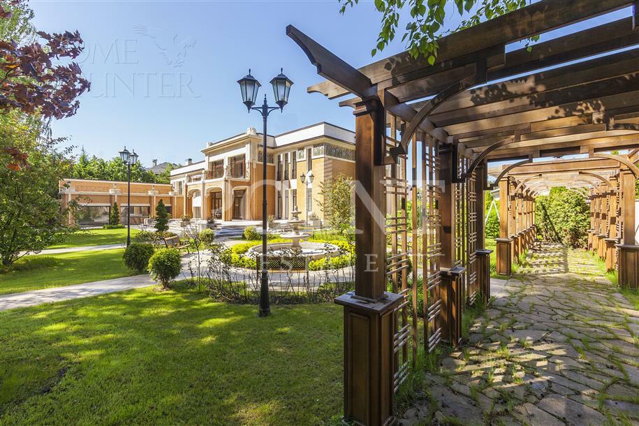 2-этажный коттедж 1 372 м² с отделкой