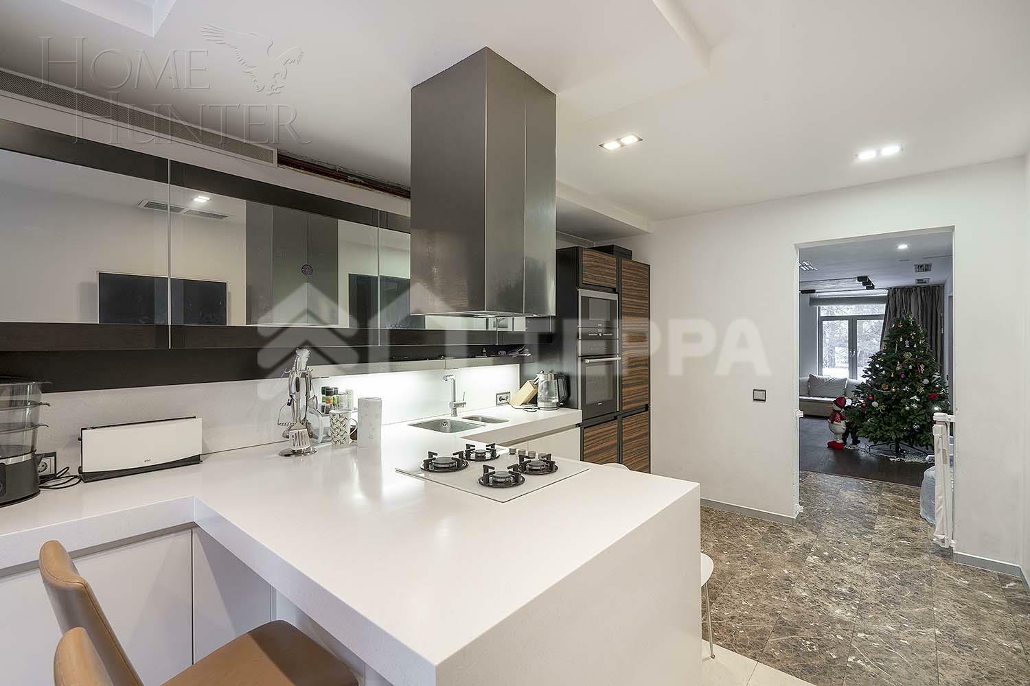 3-этажный таунхаус 350 м² с отделкой