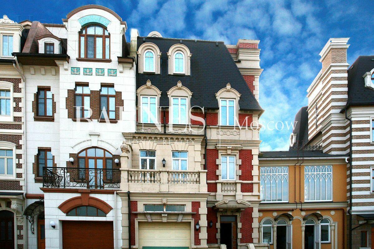 4-этажный таунхаус 320 м² с отделкой