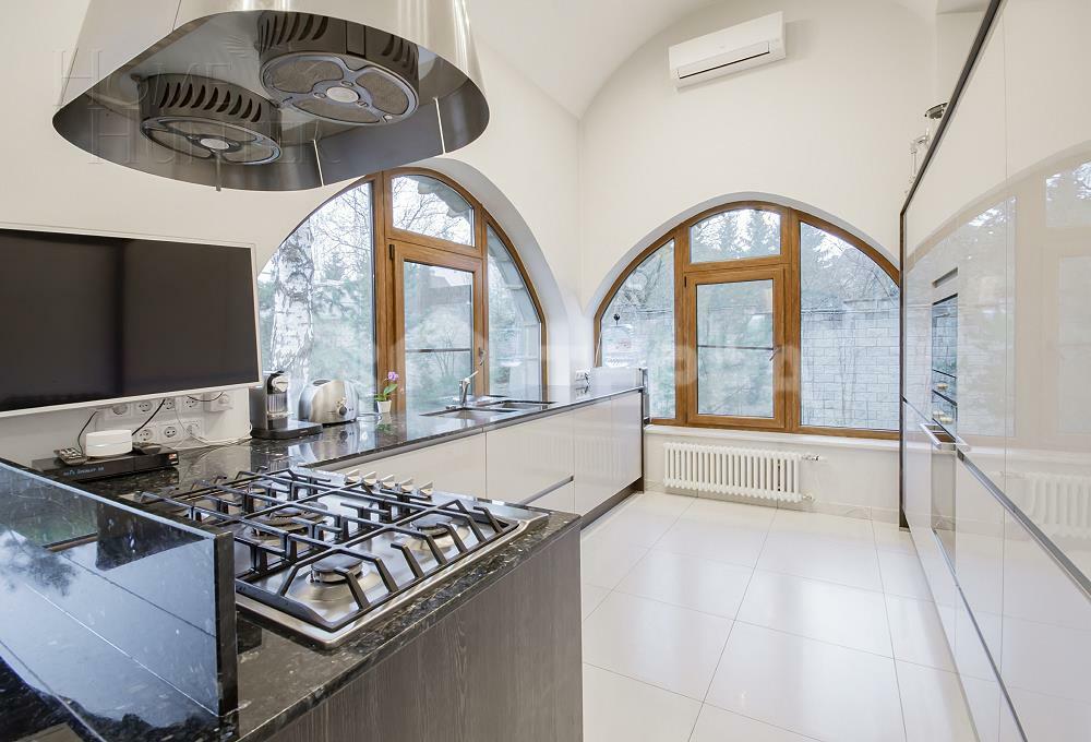 3-этажный коттедж 750 м² с отделкой