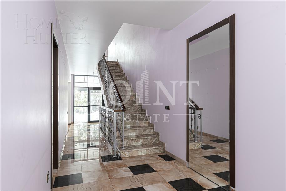 3-этажный таунхаус 350 м² с отделкой