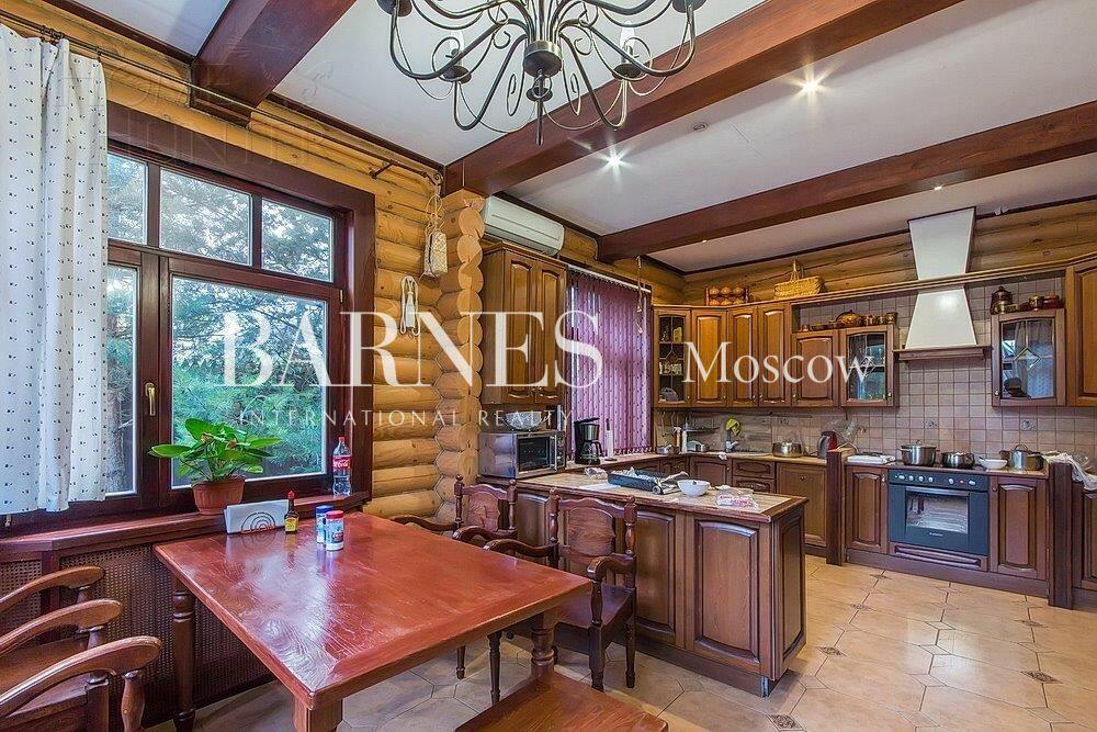 3-этажный коттедж 700 м² с отделкой