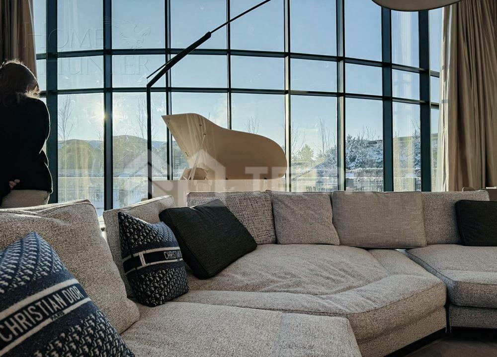 3-этажный коттедж 2 600 м² с отделкой