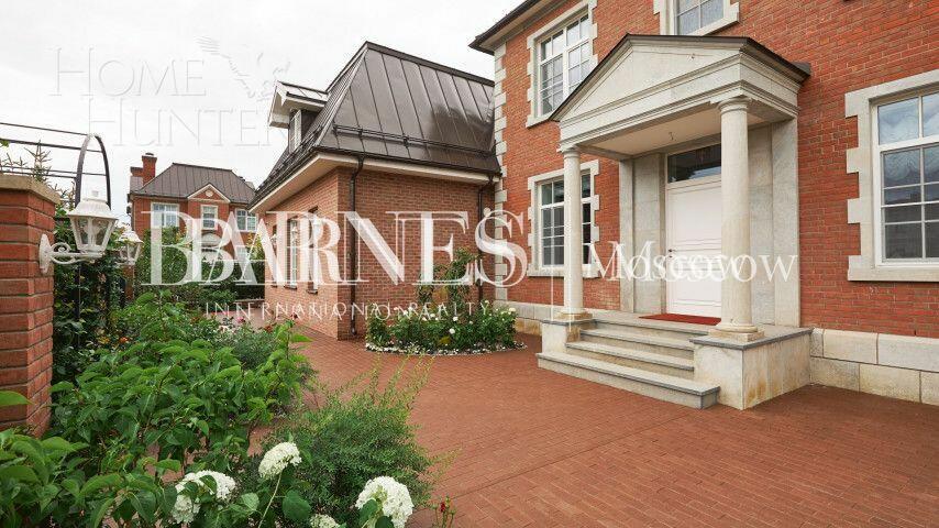 2-этажный коттедж 550 м² с отделкой