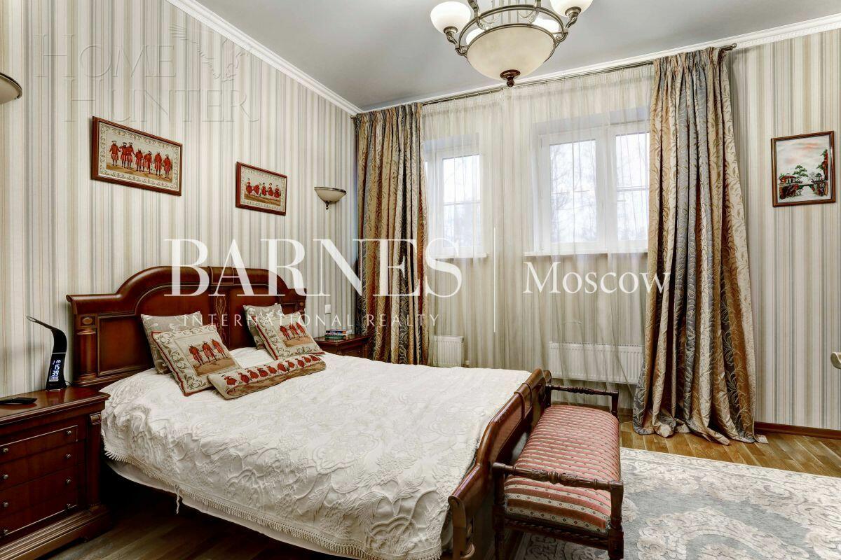 2-этажный коттедж 300 м² с отделкой