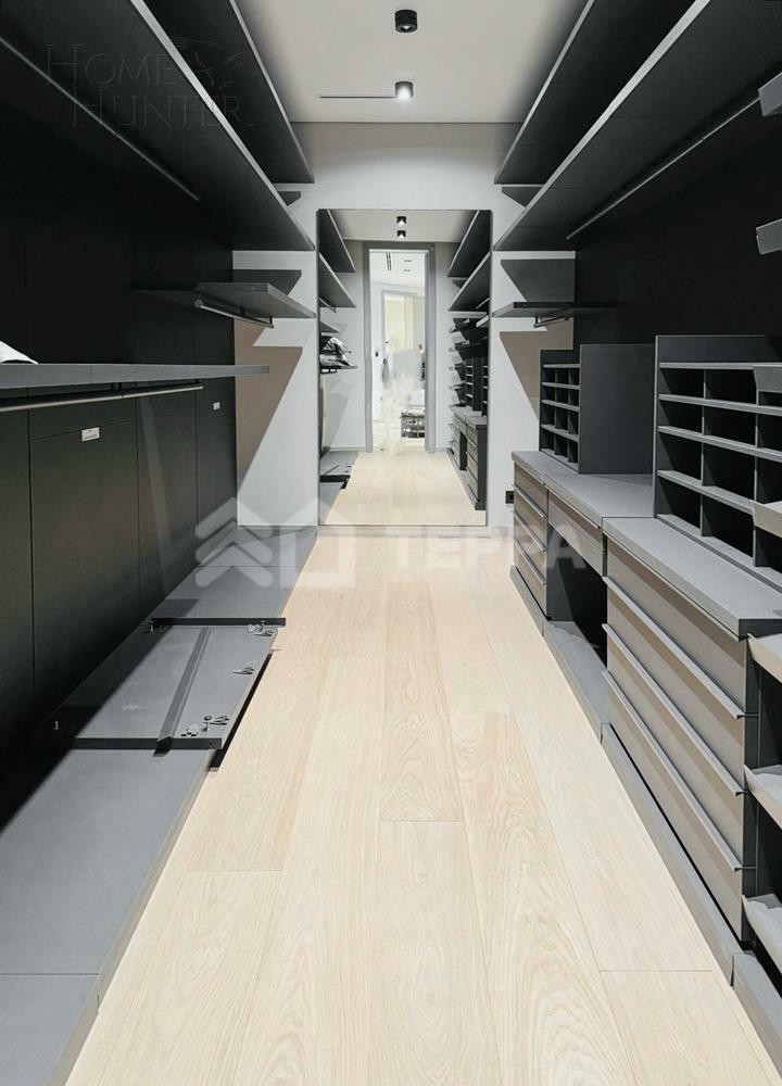 3-этажный коттедж 2 600 м² с отделкой