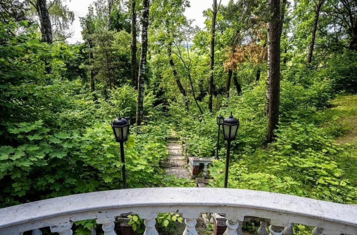 3-этажный коттедж 1 600 м² с отделкой