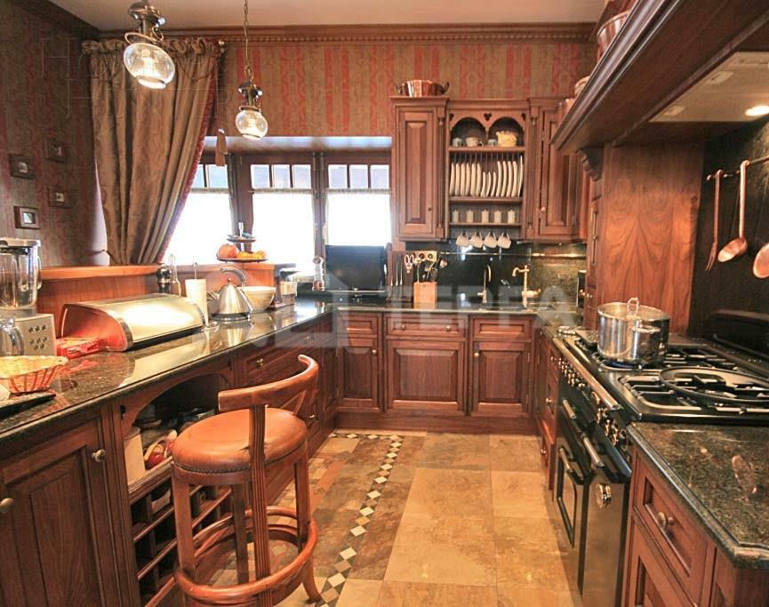 2-этажный коттедж 400 м² с отделкой