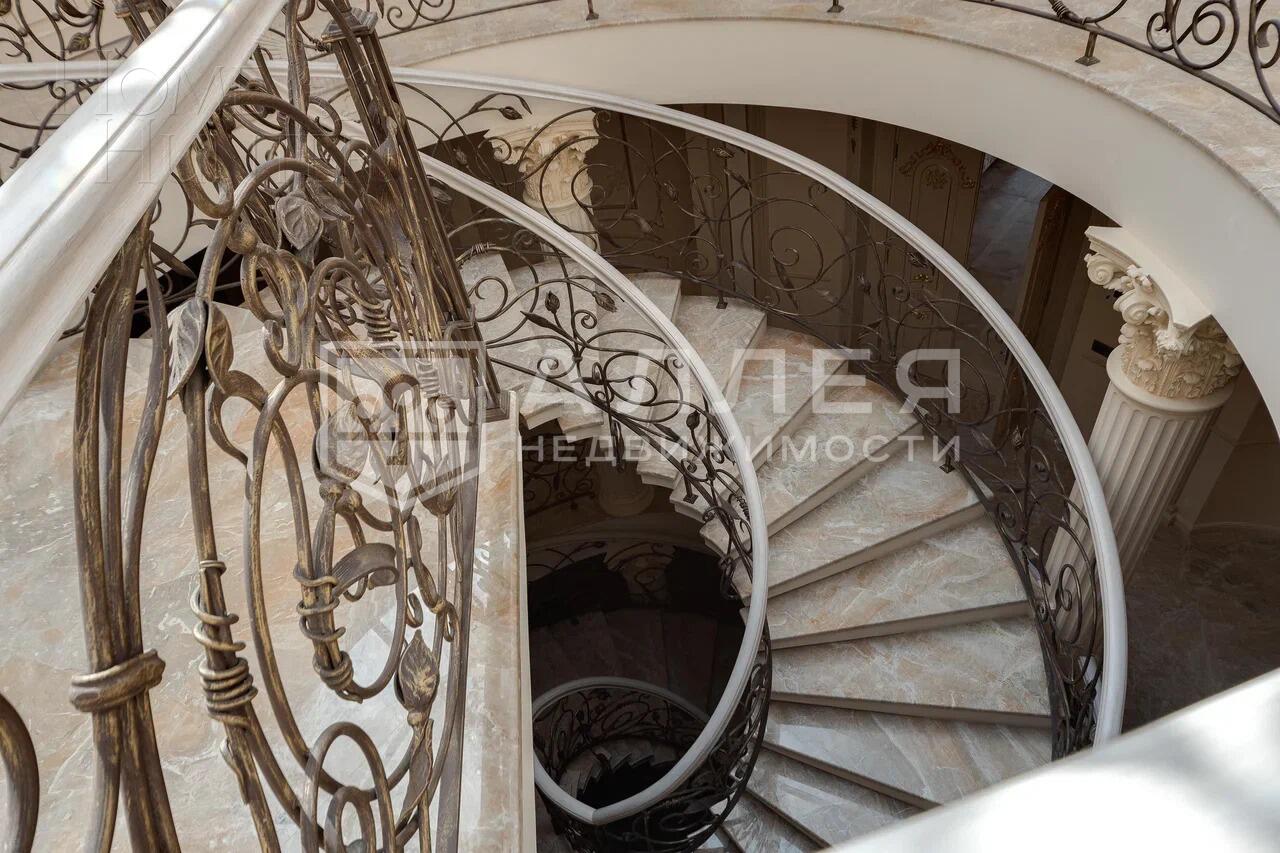 2-этажный коттедж 1 500 м² с отделкой