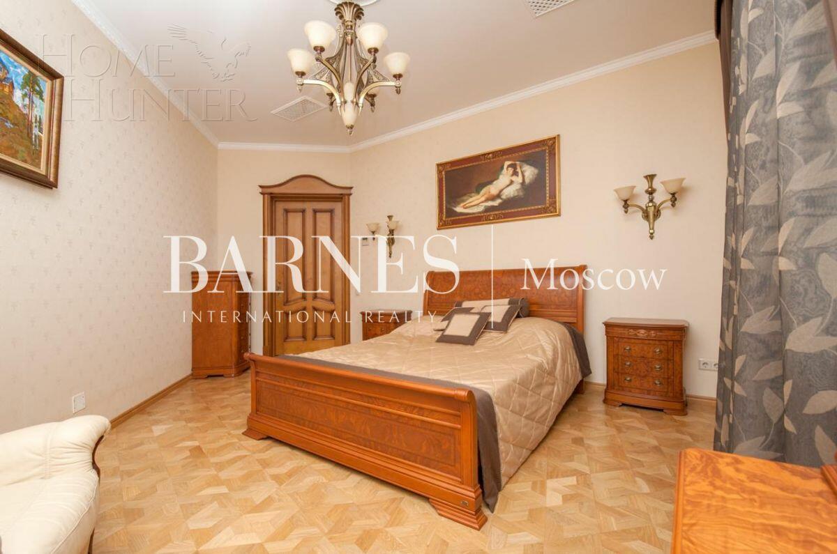 2-этажный коттедж 1 400 м² с отделкой