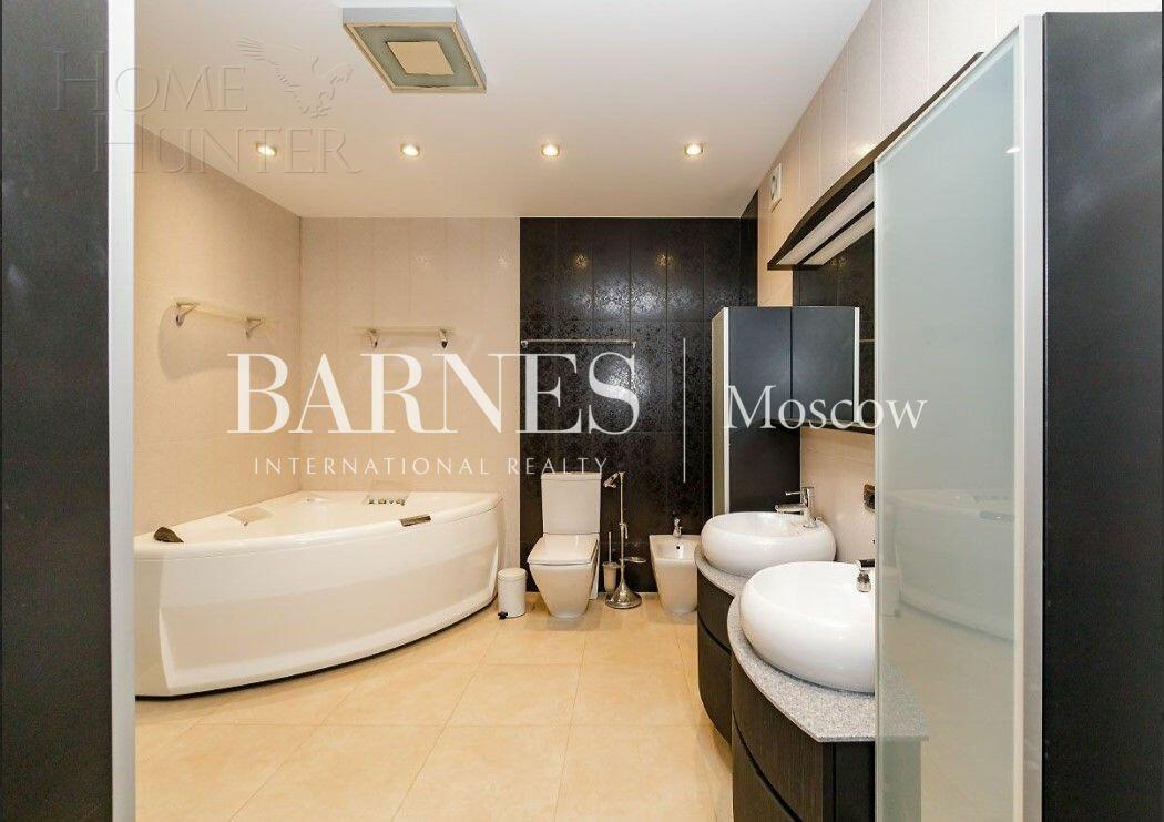 3-этажный таунхаус 350 м² с отделкой