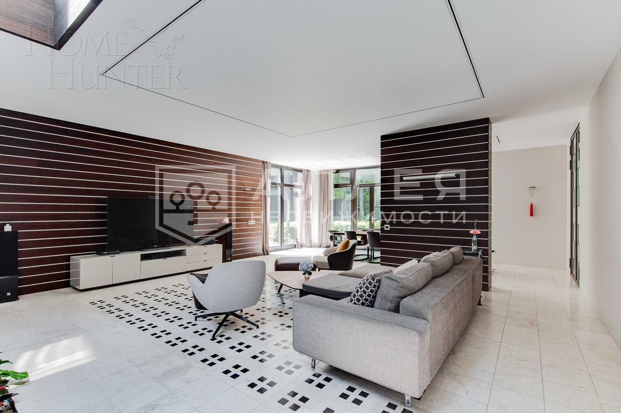 4-этажный коттедж 1 100 м² с отделкой