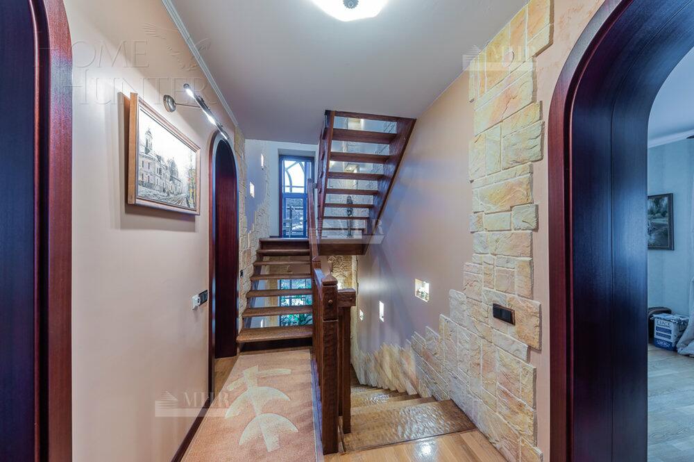 2-этажный коттедж 500 м² с отделкой