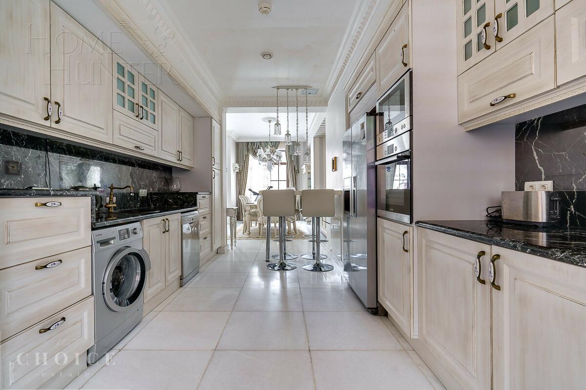 3-этажный таунхаус 400 м² с отделкой