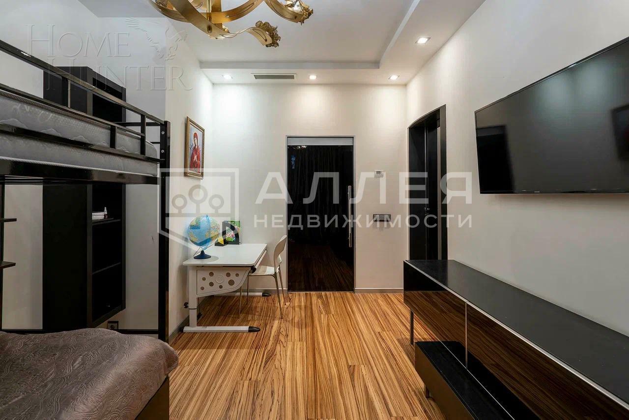 3-этажный таунхаус 350 м² с отделкой