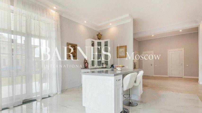 2-этажный коттедж 320 м² с отделкой