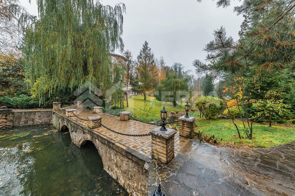 3-этажный коттедж 1 800 м² с отделкой