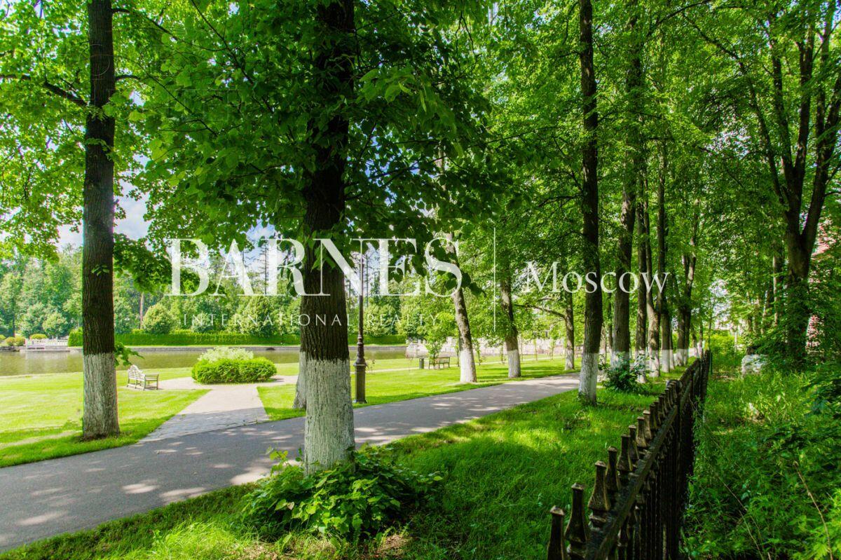 3-этажный коттедж 404 м² без отделки