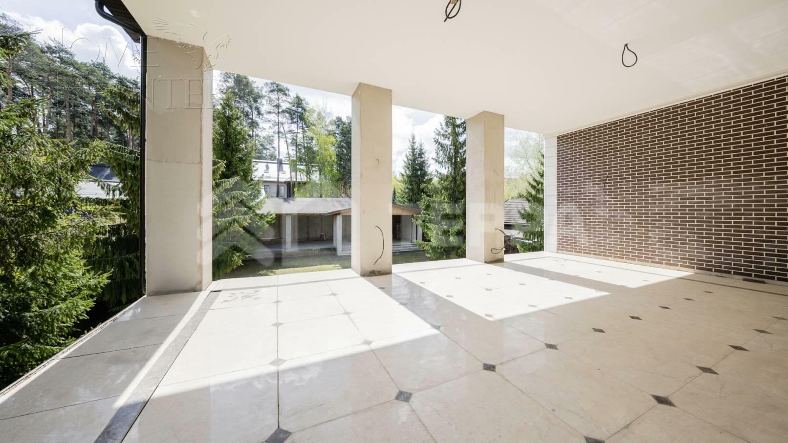 2-этажный коттедж 1 300 м² без отделки