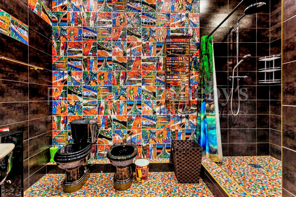 8-КОМН. КВАРТИРА С ОТДЕЛКОЙ 324.6 М² НА 3 ЭТАЖЕ