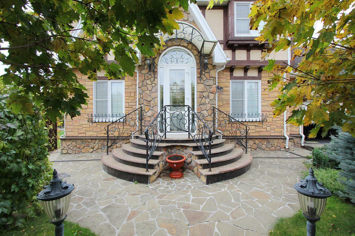 2-этажный коттедж 300 м² с отделкой