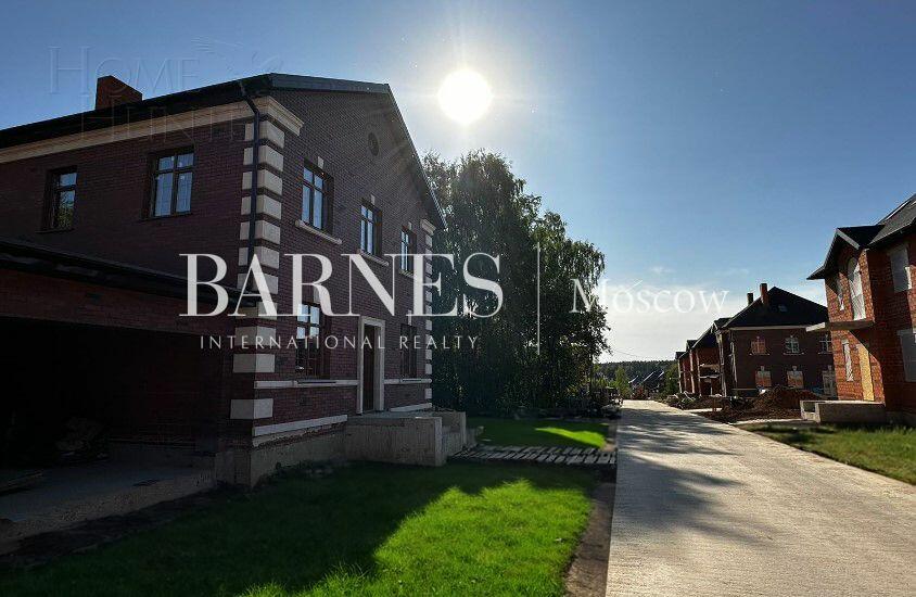 2-этажный коттедж 350 м² без отделки