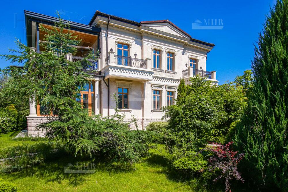 2-этажный коттедж 1 100 м² с отделкой