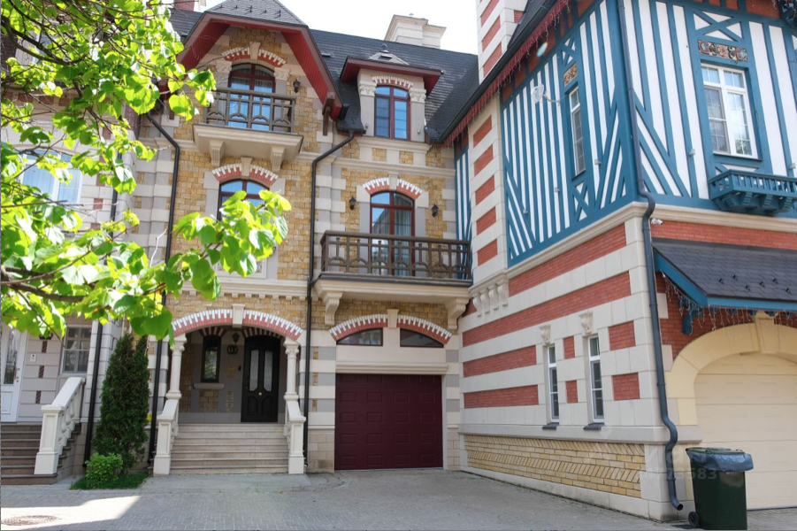 3-этажный таунхаус 327 м² с отделкой