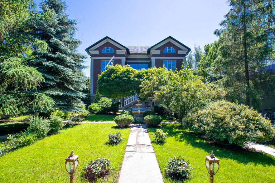 2-этажный коттедж 1 200 м² с отделкой