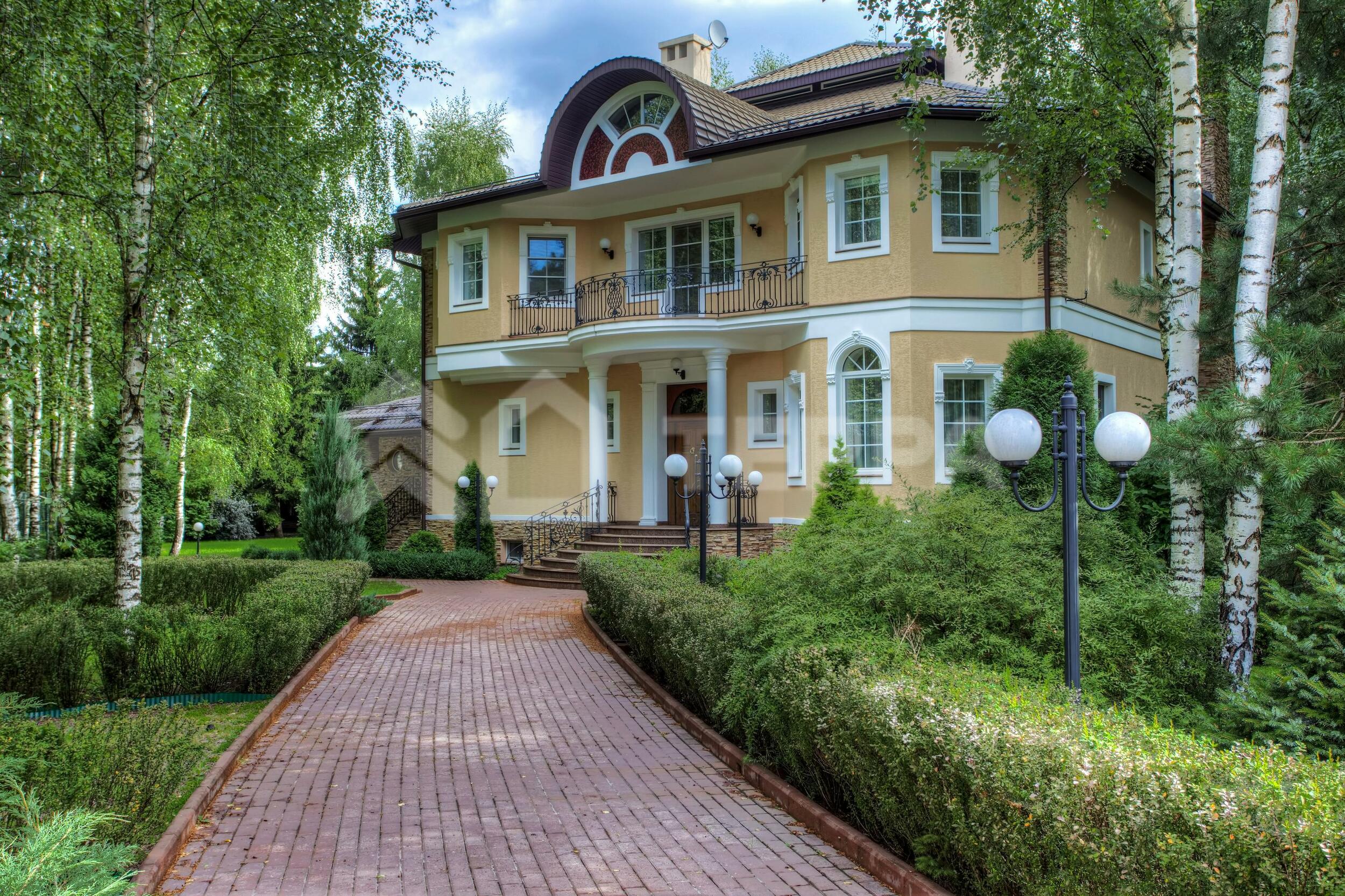 2-этажный коттедж 1 200 м² с отделкой