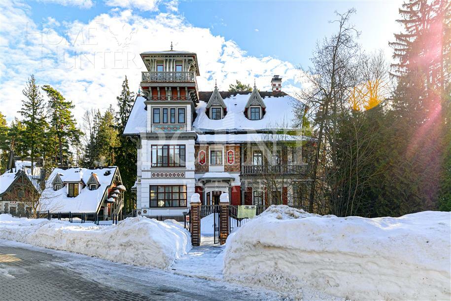 3-этажный коттедж 697 м² с отделкой