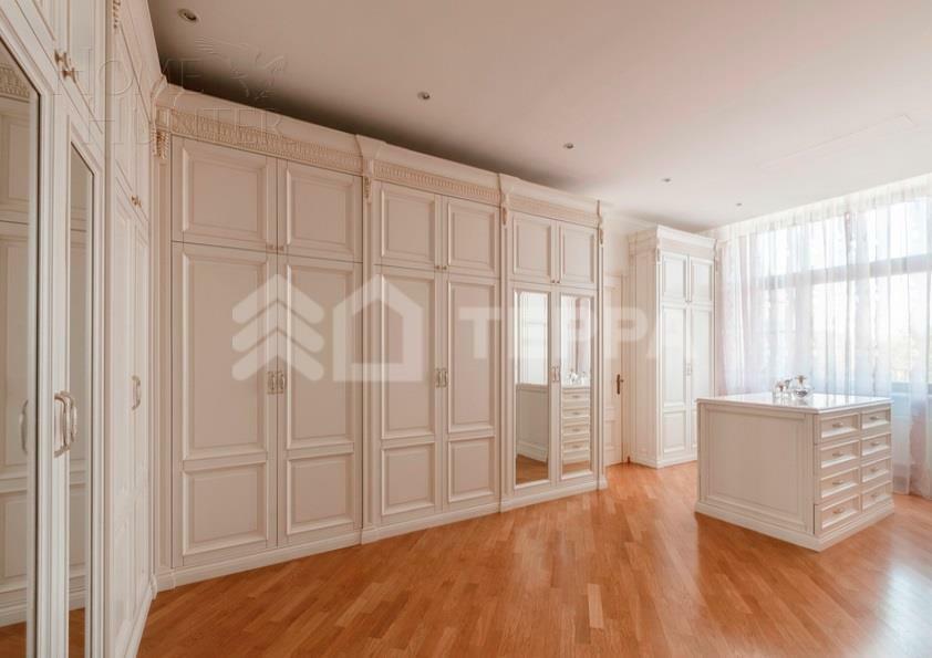 3-этажный коттедж 1 800 м² с отделкой