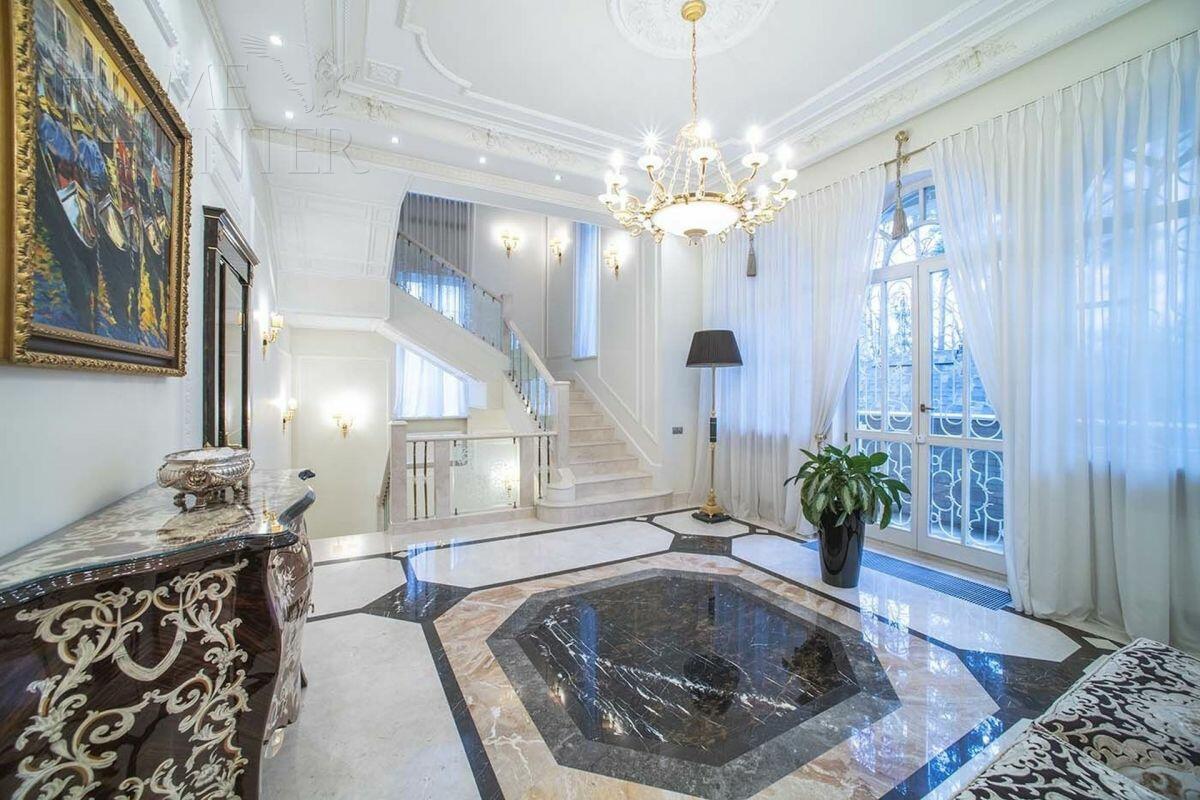 2-этажный коттедж 650 м² с отделкой