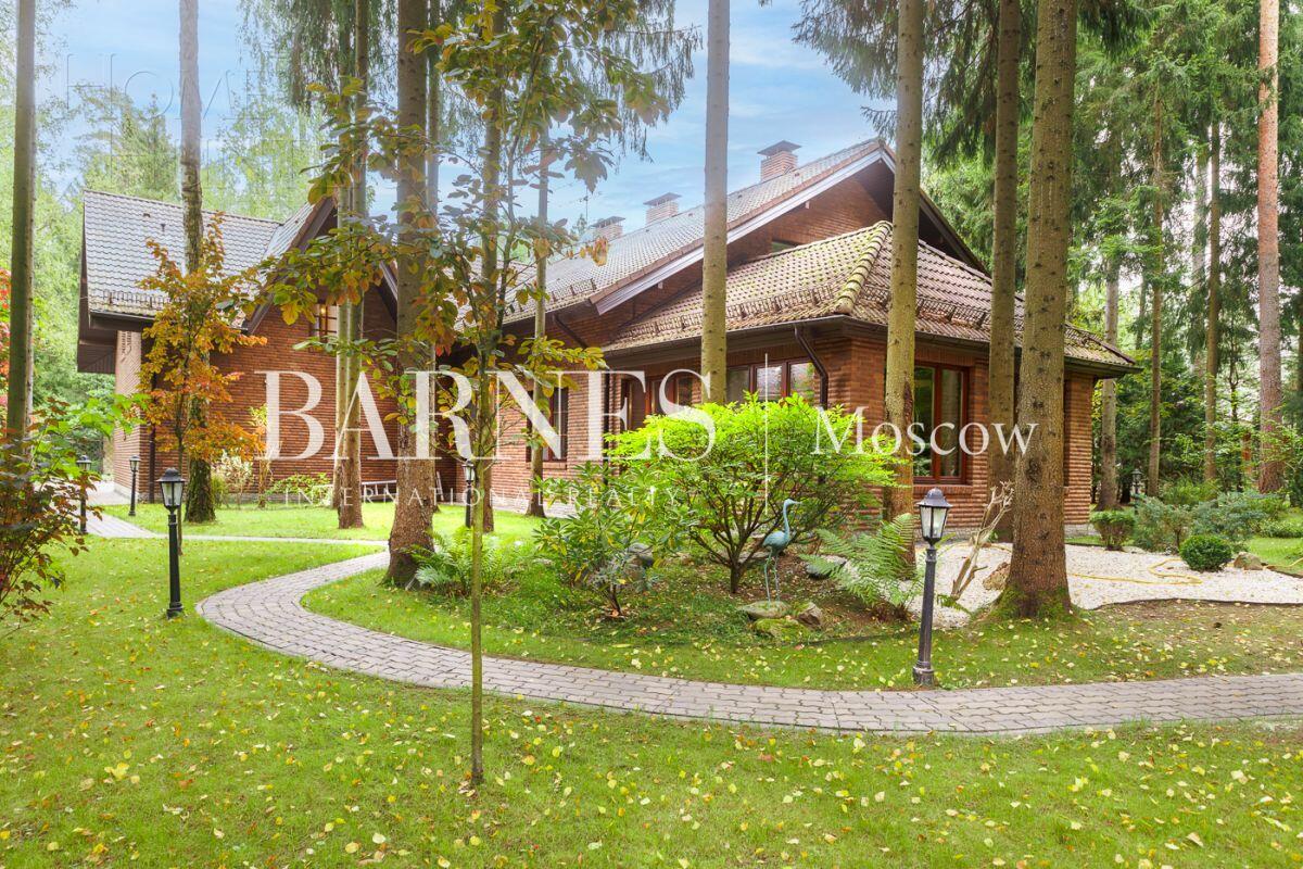 2-этажный коттедж 398.2 м² с отделкой