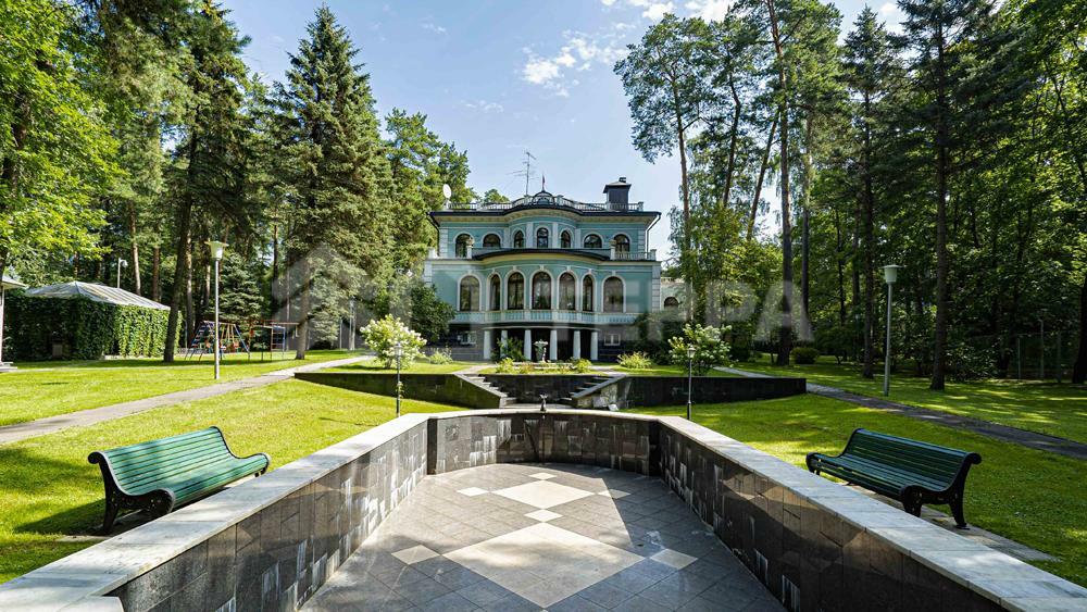 2-этажный коттедж 850 м² с отделкой