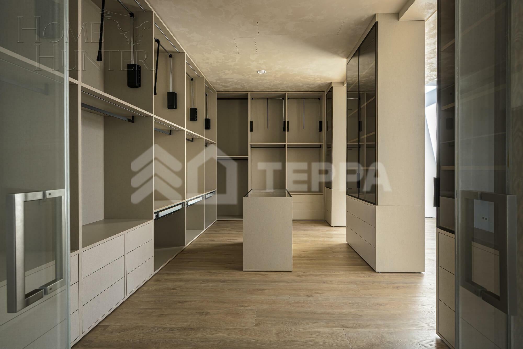 2-этажный коттедж 1 500 м² с отделкой