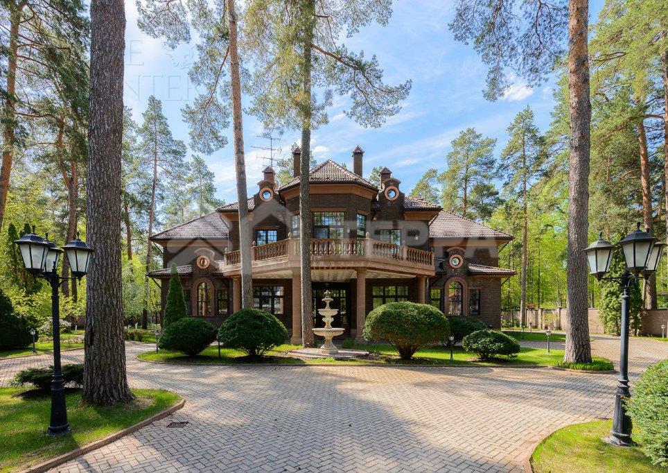 2-этажный коттедж 1 400 м² с отделкой