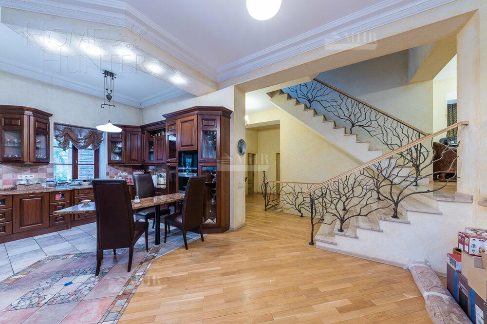 2-этажный коттедж 550 м² с отделкой